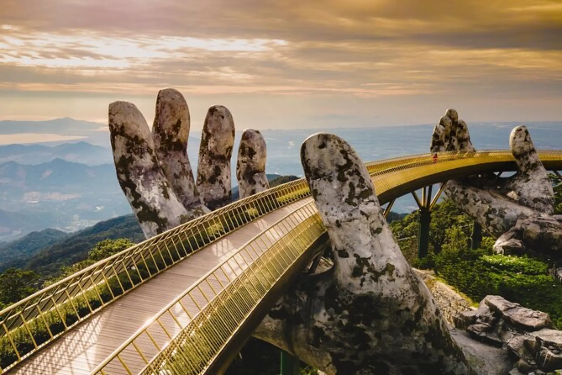 Golden Bridge Ba Na Hills Da Nang